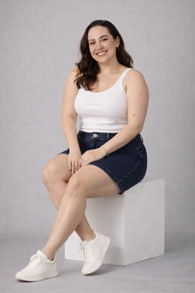 The All-Day High Waisted Denim shorts Dark wash (CURVY)