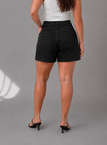 The All-Day High Waisted Denim shorts Black (CURVY)